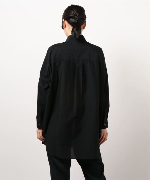 LOUNGEDRESS(ラウンジドレス)の「オーバーフィットシャツ(シャツ/ブラウス・レディース・ブルー/オフホワイト/ブラック・FREE)」の4枚目の写真