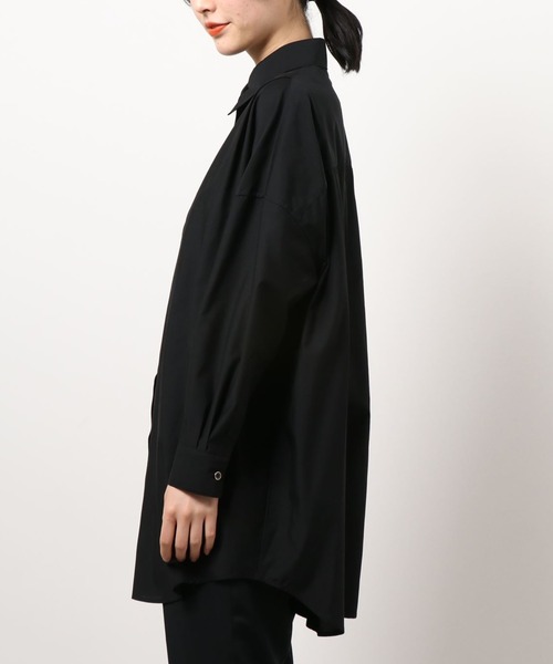 LOUNGEDRESS(ラウンジドレス)の「オーバーフィットシャツ(シャツ/ブラウス・レディース・ブルー/オフホワイト/ブラック・FREE)」の6枚目の写真