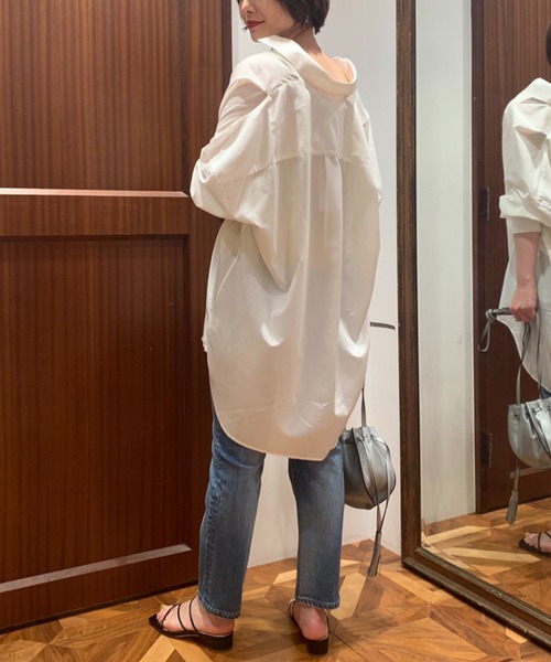 LOUNGEDRESS(ラウンジドレス)の「オーバーフィットシャツ(シャツ/ブラウス・レディース・ブルー/オフホワイト/ブラック・FREE)」の18枚目の写真