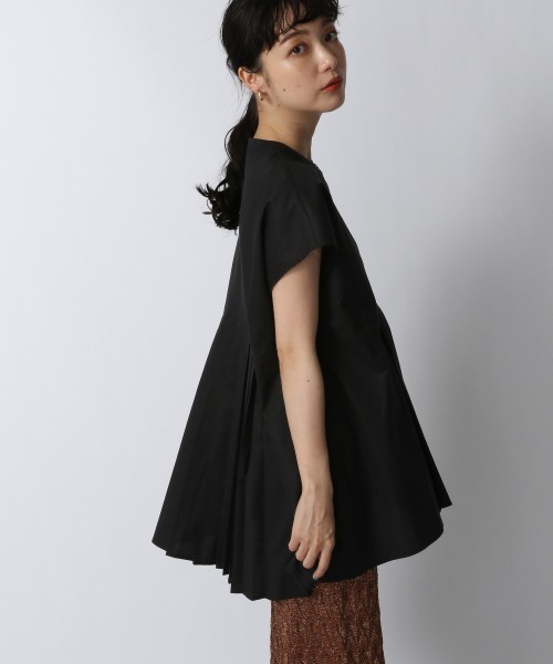 LOWRYS FARM(ローリーズファーム)の「タックシャツショートスリーブ 952035(シャツ/ブラウス・レディース・ブラック/オフホワイト/グリーン・FREE)」の2枚目の写真