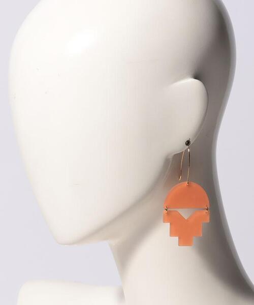 en recre（アンレクレ）の「樹脂モチーフピアス【M Street Studio】（ピアス（両耳用）・レディース・オレンジ/チョコ・FREE）」の4枚目の写真