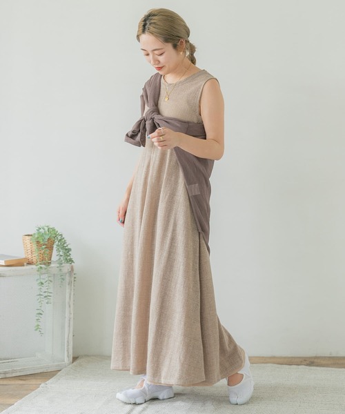 ITEMS URBANRESEARCH（アイテムズ アーバンリサーチ）の「ガーゼノースリーブワンピース（ワンピース・レディース・チャコールグレー/ベージュ/オフホワイト・FREE）」の3枚目の写真