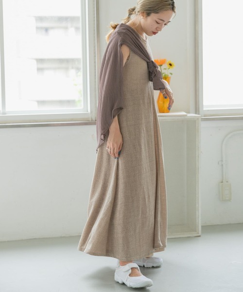 ITEMS URBANRESEARCH（アイテムズ アーバンリサーチ）の「ガーゼノースリーブワンピース（ワンピース・レディース・チャコールグレー/ベージュ/オフホワイト・FREE）」の9枚目の写真