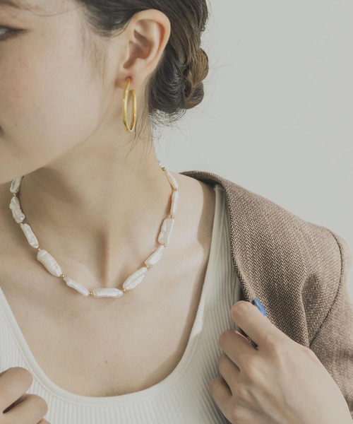 URBAN RESEARCH（アーバンリサーチ）の「バロックパールネックレス（ネックレス・レディース・ゴールド・-）」の6枚目の写真