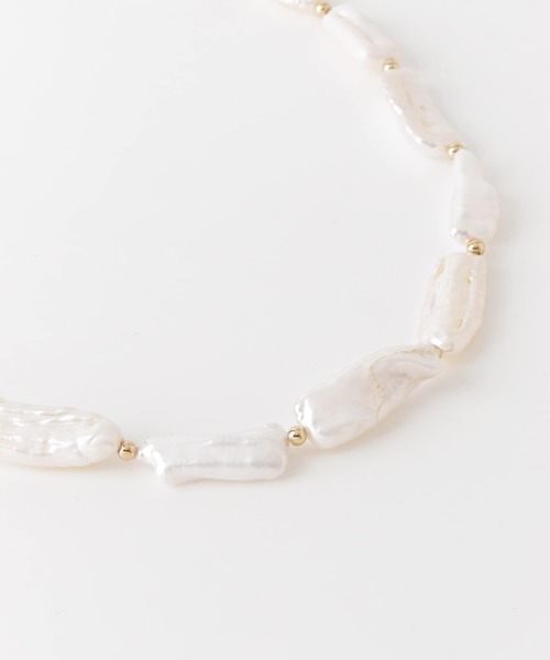 URBAN RESEARCH（アーバンリサーチ）の「バロックパールネックレス（ネックレス・レディース・ゴールド・-）」の4枚目の写真