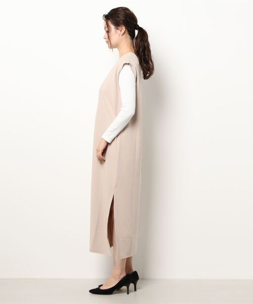 Chiaro（キアロ）の「ポンチVネックスリットワンピース（ジャンパースカート・レディース・ブラック/オレンジ/アイボリー/グレイッシュベージュ・FREE）」の5枚目の写真