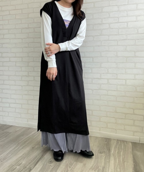 Chiaro（キアロ）の「ポンチVネックスリットワンピース（ジャンパースカート・レディース・ブラック/オレンジ/アイボリー/グレイッシュベージュ・FREE）」の17枚目の写真