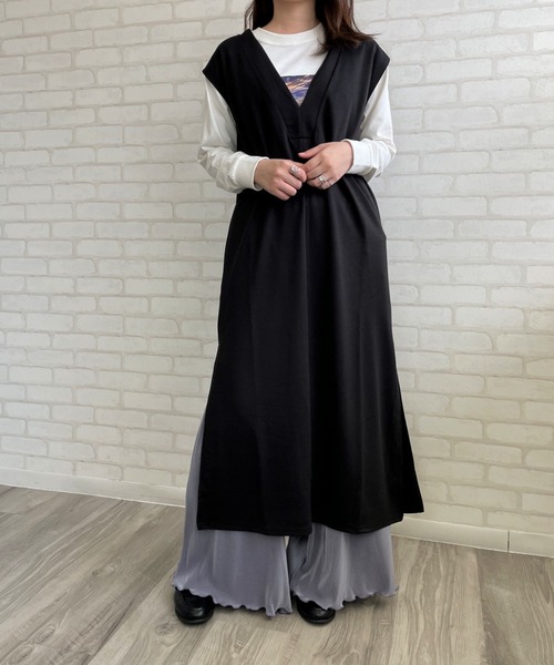 Chiaro（キアロ）の「ポンチVネックスリットワンピース（ジャンパースカート・レディース・ブラック/オレンジ/アイボリー/グレイッシュベージュ・FREE）」の19枚目の写真