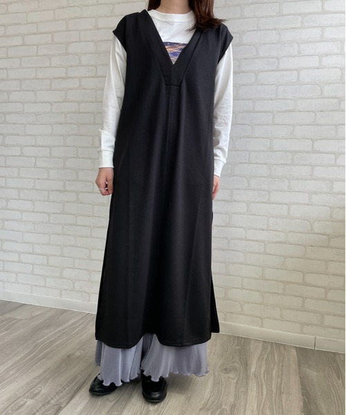 Chiaro（キアロ）の「ポンチVネックスリットワンピース（ジャンパースカート・レディース・ブラック/オレンジ/アイボリー/グレイッシュベージュ・FREE）」の18枚目の写真