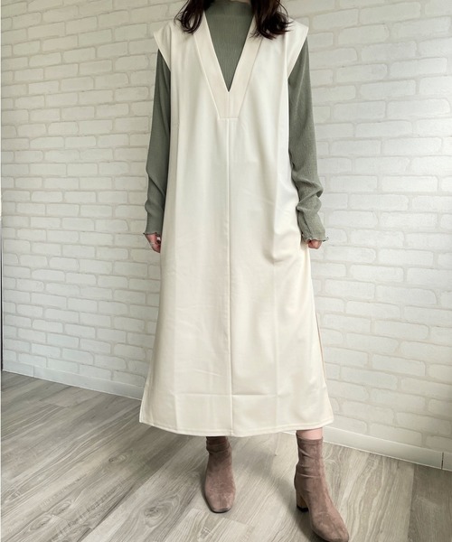 Chiaro（キアロ）の「ポンチVネックスリットワンピース（ジャンパースカート・レディース・ブラック/オレンジ/アイボリー/グレイッシュベージュ・FREE）」の8枚目の写真