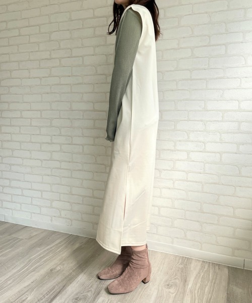 Chiaro（キアロ）の「ポンチVネックスリットワンピース（ジャンパースカート・レディース・ブラック/オレンジ/アイボリー/グレイッシュベージュ・FREE）」の9枚目の写真