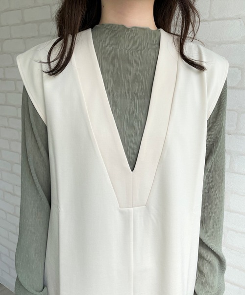 Chiaro（キアロ）の「ポンチVネックスリットワンピース（ジャンパースカート・レディース・ブラック/オレンジ/アイボリー/グレイッシュベージュ・FREE）」の13枚目の写真