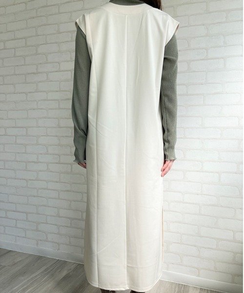 Chiaro（キアロ）の「ポンチVネックスリットワンピース（ジャンパースカート・レディース・ブラック/オレンジ/アイボリー/グレイッシュベージュ・FREE）」の14枚目の写真