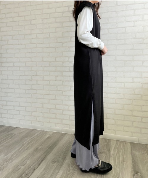 Chiaro（キアロ）の「ポンチVネックスリットワンピース（ジャンパースカート・レディース・ブラック/オレンジ/アイボリー/グレイッシュベージュ・FREE）」の20枚目の写真