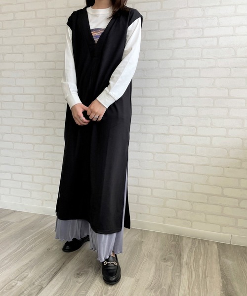 Chiaro（キアロ）の「ポンチVネックスリットワンピース（ジャンパースカート・レディース・ブラック/オレンジ/アイボリー/グレイッシュベージュ・FREE）」の21枚目の写真