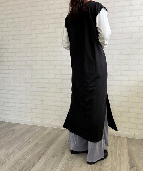 Chiaro（キアロ）の「ポンチVネックスリットワンピース（ジャンパースカート・レディース・ブラック/オレンジ/アイボリー/グレイッシュベージュ・FREE）」の22枚目の写真