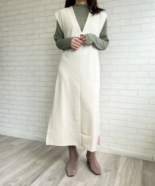 Chiaro（キアロ）の「ポンチVネックスリットワンピース（ジャンパースカート・レディース・ブラック/オレンジ/アイボリー/グレイッシュベージュ・FREE）」の11枚目の写真