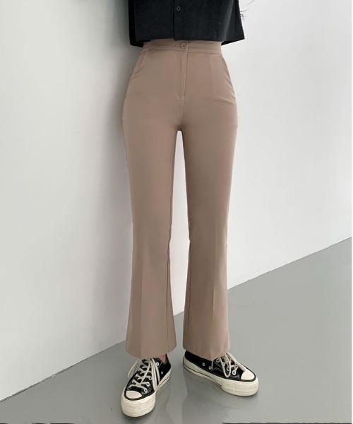 BEIDELLI（ベイデリー）の「[BELLIDE MADE] ブーツカットストレッチスラックス（スラックス・レディース・ブラック/ベージュ・SMALL/MEDIUM）」の11枚目の写真