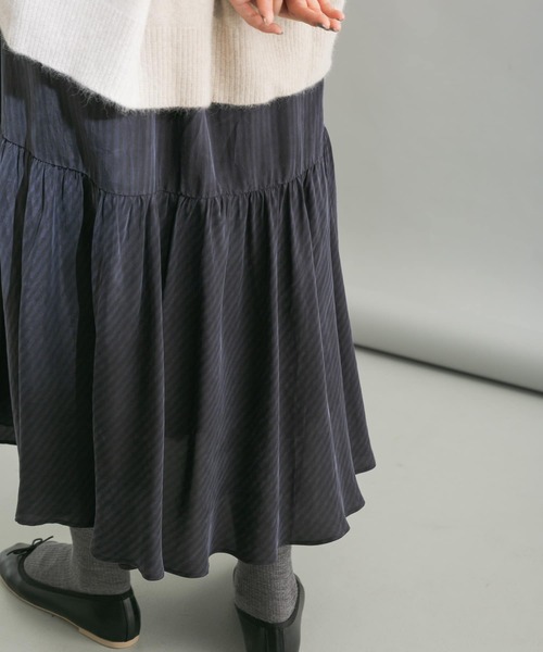 URBAN RESEARCH（アーバンリサーチ）の「キュプラティアードスカート（スカート・レディース・ベージュ系その他/ブルー系その他・38/36）」の4枚目の写真