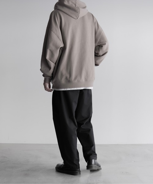 RUUBON（ルーボン）の「【RUUBON】wide pull over parka / ワイドプルオーバーパーカー（パーカー・メンズ・ブラック/ライトグレー/グレイッシュベージュ・S/M/L）」の8枚目の写真