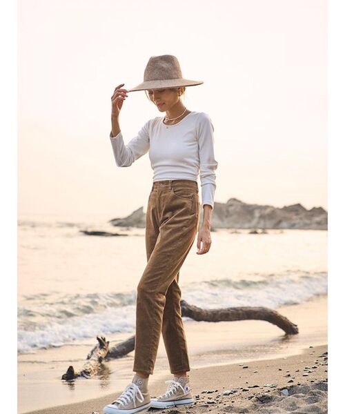 To the sea(トゥーザシー)の「コーデュロイテーパードパンツ(その他パンツ・レディース・アイボリー/モカ・MEDIUM/SMALL)」の10枚目の写真