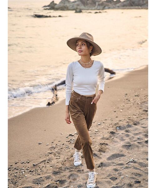 To the sea(トゥーザシー)の「コーデュロイテーパードパンツ(その他パンツ・レディース・アイボリー/モカ・MEDIUM/SMALL)」の11枚目の写真