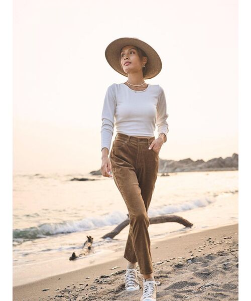 To the sea(トゥーザシー)の「コーデュロイテーパードパンツ(その他パンツ・レディース・アイボリー/モカ・MEDIUM/SMALL)」の12枚目の写真