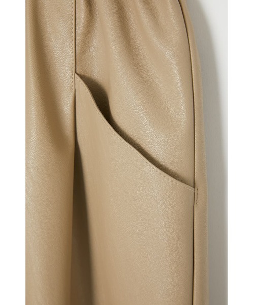 MOUSSY（マウジー）の「F／LEATHER GATHER パンツ（その他パンツ・レディース・ブラック/ベージュ/カーキ・1/2）」の11枚目の写真