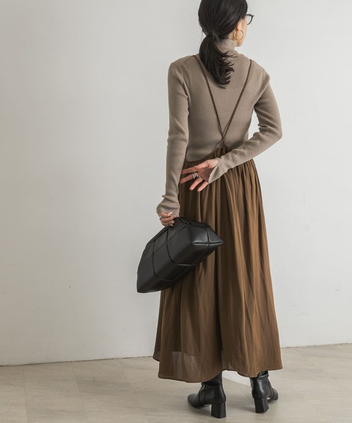 URBAN RESEARCH（アーバンリサーチ）の「ギャザーキャミワンピース（ワンピース・レディース・グレー系その他/ブラウン/ブラック・FREE）」の7枚目の写真