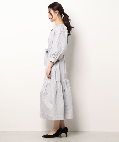 toucher du brise(トゥシェドブリーズ)の「【ボリューム感がポイント】キーネック裾フリルロングワンピース(ワンピース・レディース・グレー/ブラック/ベージュ・M)」の16枚目の写真