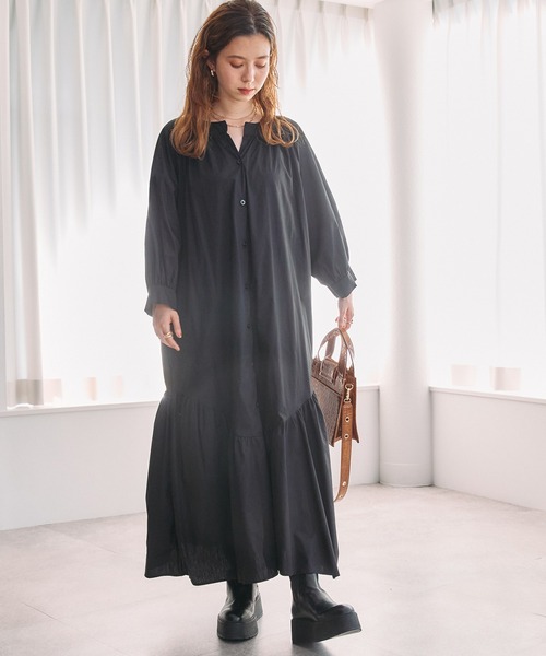 toucher du brise(トゥシェドブリーズ)の「【ボリューム感がポイント】キーネック裾フリルロングワンピース(ワンピース・レディース・グレー/ブラック/ベージュ・M)」の4枚目の写真