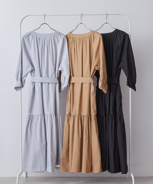 toucher du brise(トゥシェドブリーズ)の「【ボリューム感がポイント】キーネック裾フリルロングワンピース(ワンピース・レディース・グレー/ブラック/ベージュ・M)」の7枚目の写真