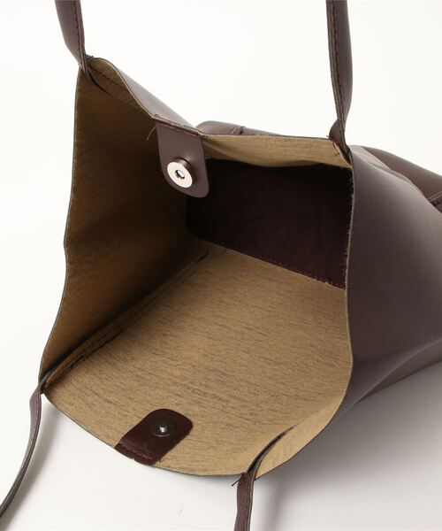 florist（フローリスト）の「【A4対応】PUレザーシンプルトートバッグ/ショルダーバッグ（トートバッグ・レディース・ベージュ/ブラウン/ブラック・FREE）」の16枚目の写真