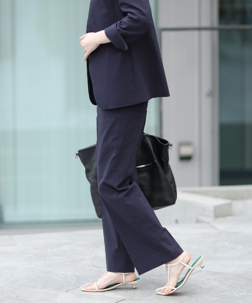 INED（イネド）の「スマッシュリネン センタープレスストレートパンツ【セットアップ対応】（その他パンツ・レディース・ベージュ/ネイビー/レンガ・11号/9号/7号/5号）」の10枚目の写真