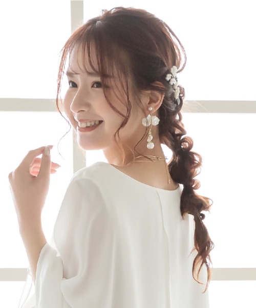 Cupid Heart（キューピッドハート）の「【Cupid Heart】結婚式アクセサリー フラワーダンスイヤリング（イヤリング・レディース・ベージュ・MEDIUM）」の8枚目の写真