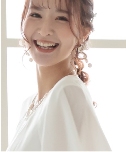 Cupid Heart（キューピッドハート）の「【Cupid Heart】結婚式アクセサリー フラワーダンスイヤリング（イヤリング・レディース・ベージュ・MEDIUM）」の3枚目の写真