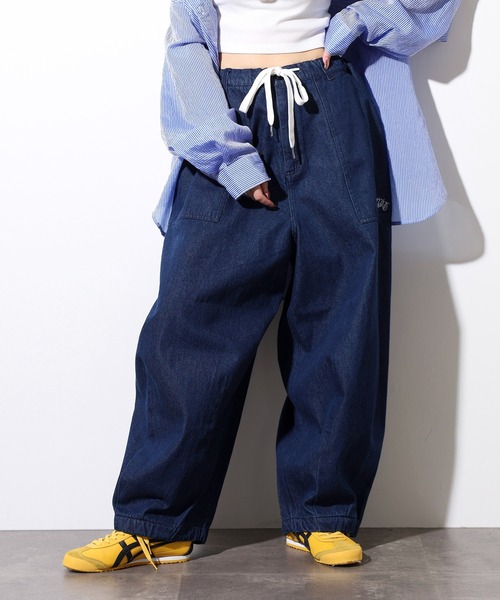 RE730（アールイーセブンサーティー）の「Balloon wide baker pants / 裾ドローコード バルーンワイドベイカーパンツ unisex（その他パンツ・メンズ・サックスブルー/インディゴブルー/オフホワイト/グリーン/ブラック/ホワイト系その他/ブルー系その他/ホワイト×ブラック/マスタード・S/M/L）」の10枚目の写真