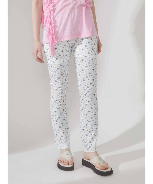 merry jenny(メリージェニー)の「petit floral フレアレギンス(その他パンツ・レディース・オフホワイト/ブラック・FREE)」の2枚目の写真