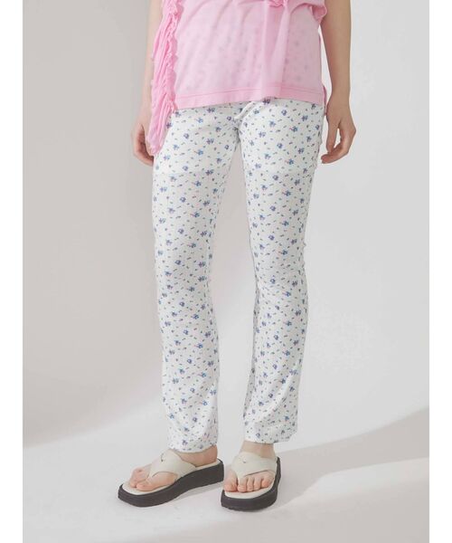 merry jenny(メリージェニー)の「petit floral フレアレギンス(その他パンツ・レディース・オフホワイト/ブラック・FREE)」の6枚目の写真