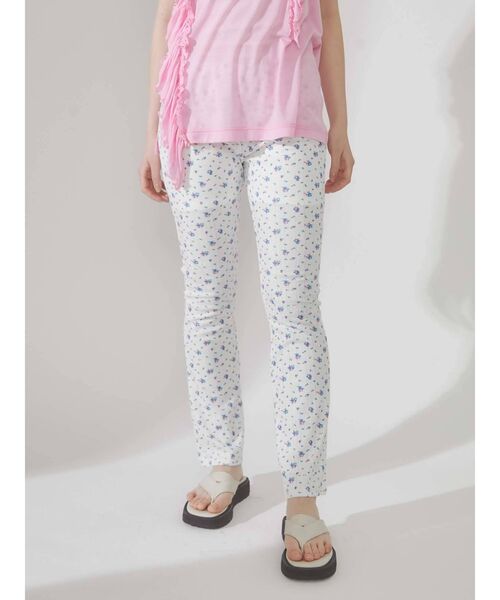 merry jenny(メリージェニー)の「petit floral フレアレギンス(その他パンツ・レディース・オフホワイト/ブラック・FREE)」の7枚目の写真