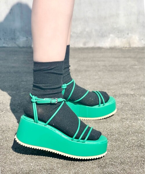 ESPERANZA（エスペランサ）の「◆【厚底／ストラップ／安定感】多重ストラップシャークソール厚底サンダル（サンダル・レディース・ブラック/オレンジ/グリーン/アイボリー・LL/S/M/L）」の3枚目の写真