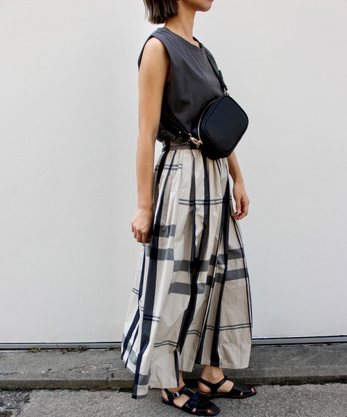 MLI'A（エムリア）の「フレンチスリーブTシャツ（Tシャツ/カットソー・レディース・スミクロ/ブラウン/カーキ/ベージュ/パープル/オフホワイト・M）」の7枚目の写真