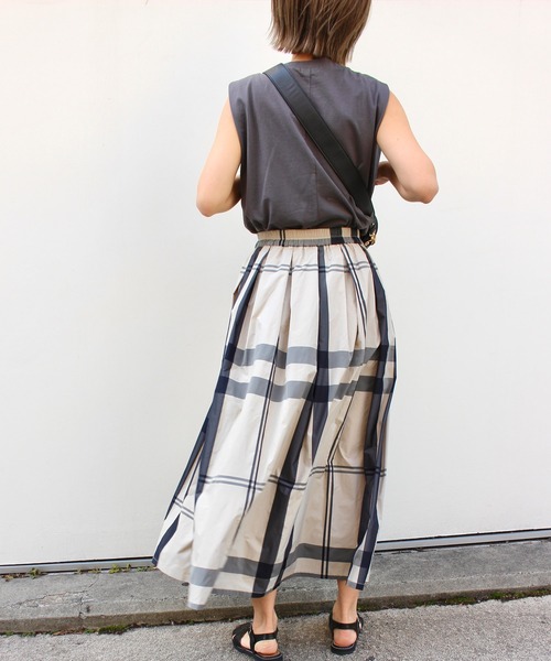 MLI'A（エムリア）の「フレンチスリーブTシャツ（Tシャツ/カットソー・レディース・スミクロ/ブラウン/カーキ/ベージュ/パープル/オフホワイト・M）」の9枚目の写真