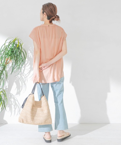 URBAN RESEARCH Sonny Label（アーバンリサーチサニーレーベル）の「ギャザーチュニックフレンチブラウス（シャツ/ブラウス・レディース・ピンク/ミント/オフホワイト/ブラック・FREE）」の17枚目の写真