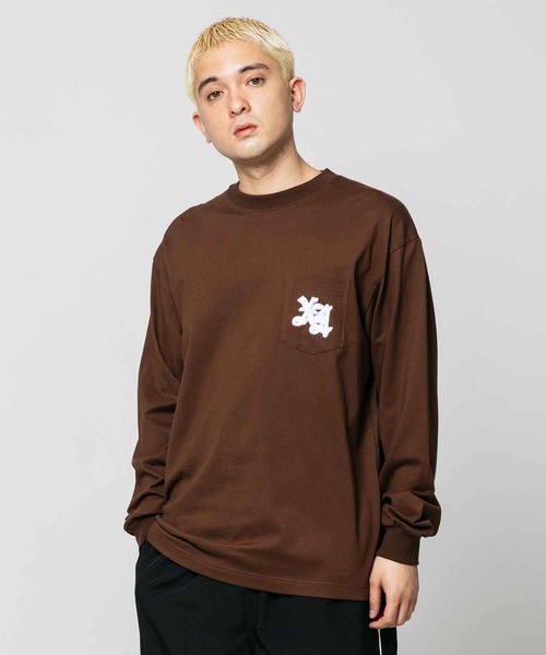 XLARGE(エクストララージ)の「OLD ENGLISH L/S POCKET TEE(Tシャツ/カットソー・メンズ・ブラウン/ブラック/ホワイト・M/XL/S/L)」の3枚目の写真
