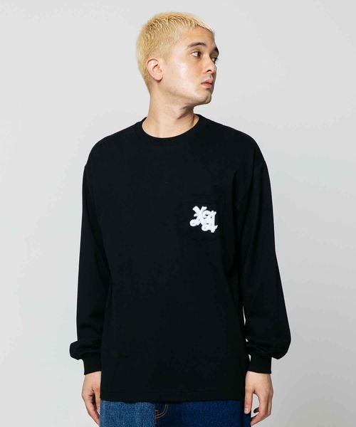 XLARGE(エクストララージ)の「OLD ENGLISH L/S POCKET TEE(Tシャツ/カットソー・メンズ・ブラウン/ブラック/ホワイト・M/XL/S/L)」の2枚目の写真
