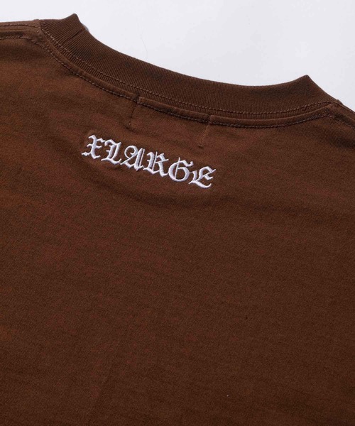 XLARGE(エクストララージ)の「OLD ENGLISH L/S POCKET TEE(Tシャツ/カットソー・メンズ・ブラウン/ブラック/ホワイト・M/XL/S/L)」の5枚目の写真