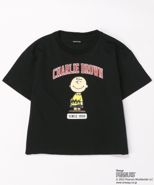 FREAK'S STORE(フリークスストア)の「WEBオリジナル PEANUTS 別注 ビッグシルエット アーチロゴ プリントTシャツ/カレッジロゴ/チャーリー・ブラウン(Tシャツ/カットソー・キッズ・ホワイト/グレー/ブラック/グリーン/ブルー・120/150/130/140)」の1枚目の写真