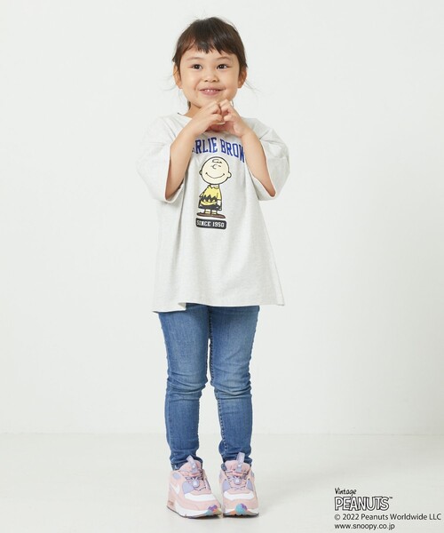 FREAK'S STORE(フリークスストア)の「WEBオリジナル PEANUTS 別注 ビッグシルエット アーチロゴ プリントTシャツ/カレッジロゴ/チャーリー・ブラウン(Tシャツ/カットソー・キッズ・ホワイト/グレー/ブラック/グリーン/ブルー・120/150/130/140)」の6枚目の写真