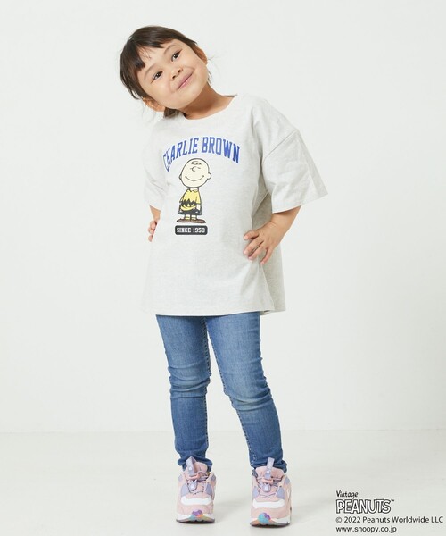 FREAK'S STORE(フリークスストア)の「WEBオリジナル PEANUTS 別注 ビッグシルエット アーチロゴ プリントTシャツ/カレッジロゴ/チャーリー・ブラウン(Tシャツ/カットソー・キッズ・ホワイト/グレー/ブラック/グリーン/ブルー・120/150/130/140)」の8枚目の写真